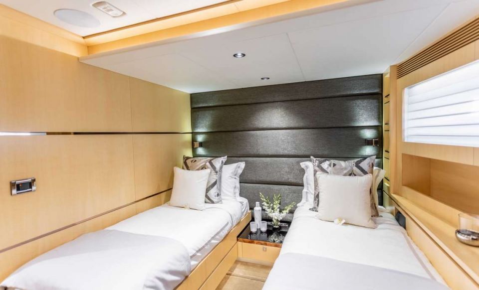 Below deck are 2 Twin suites with 2 single beds that convert to a Queen/King bed 